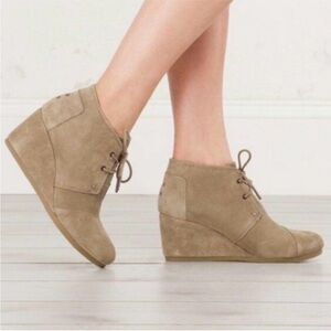 TOMS Women’s Kala Desert Wedge Bootie Desert metallic Size 11  Ankle Boots